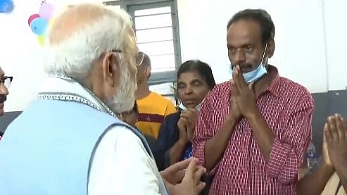 'ഇരിക്കാന്‍ ഒരു കൂരമാത്രം മതി', പ്രധാനമന്ത്രിക്ക് മുന്നില്‍ വിങ്ങിപ്പൊട്ടി അയ്യപ്പന്‍; കൂടെയുണ്ടെന്ന് മോദി